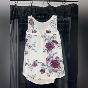 Women’s blouse, size small. Gently used. Great conditokn